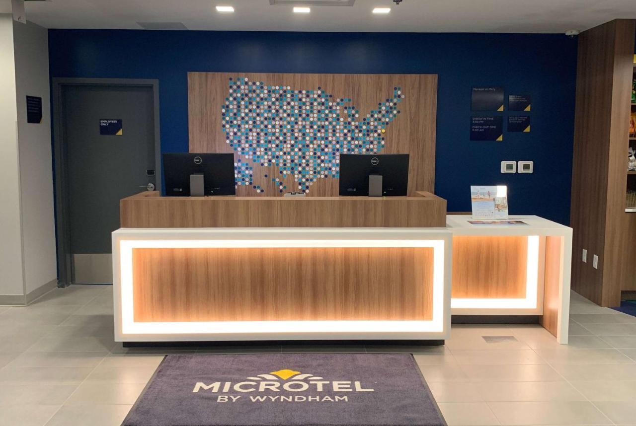 Microtel Inn & Suites By Wyndham 레오보스 비치 외부 사진